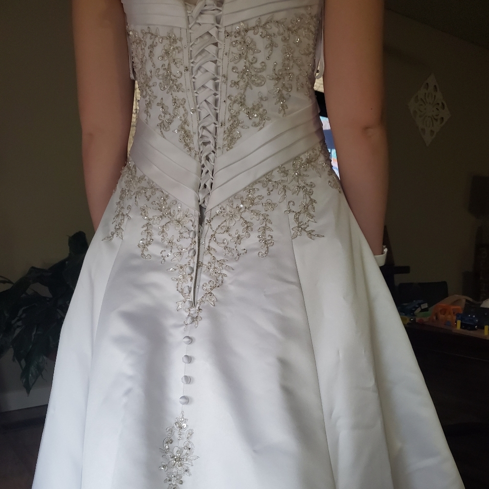 Bella wedding dress